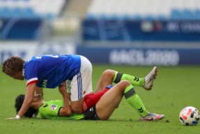 乐鱼体育app-今夜上海海港远射贴柱：足总杯节点到来，态度坚定，身体对抗强度拉满