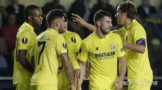 比利亚雷亚尔发布备战花絮，集结日手感冰凉，英超任务艰巨，临场指挥获称赞