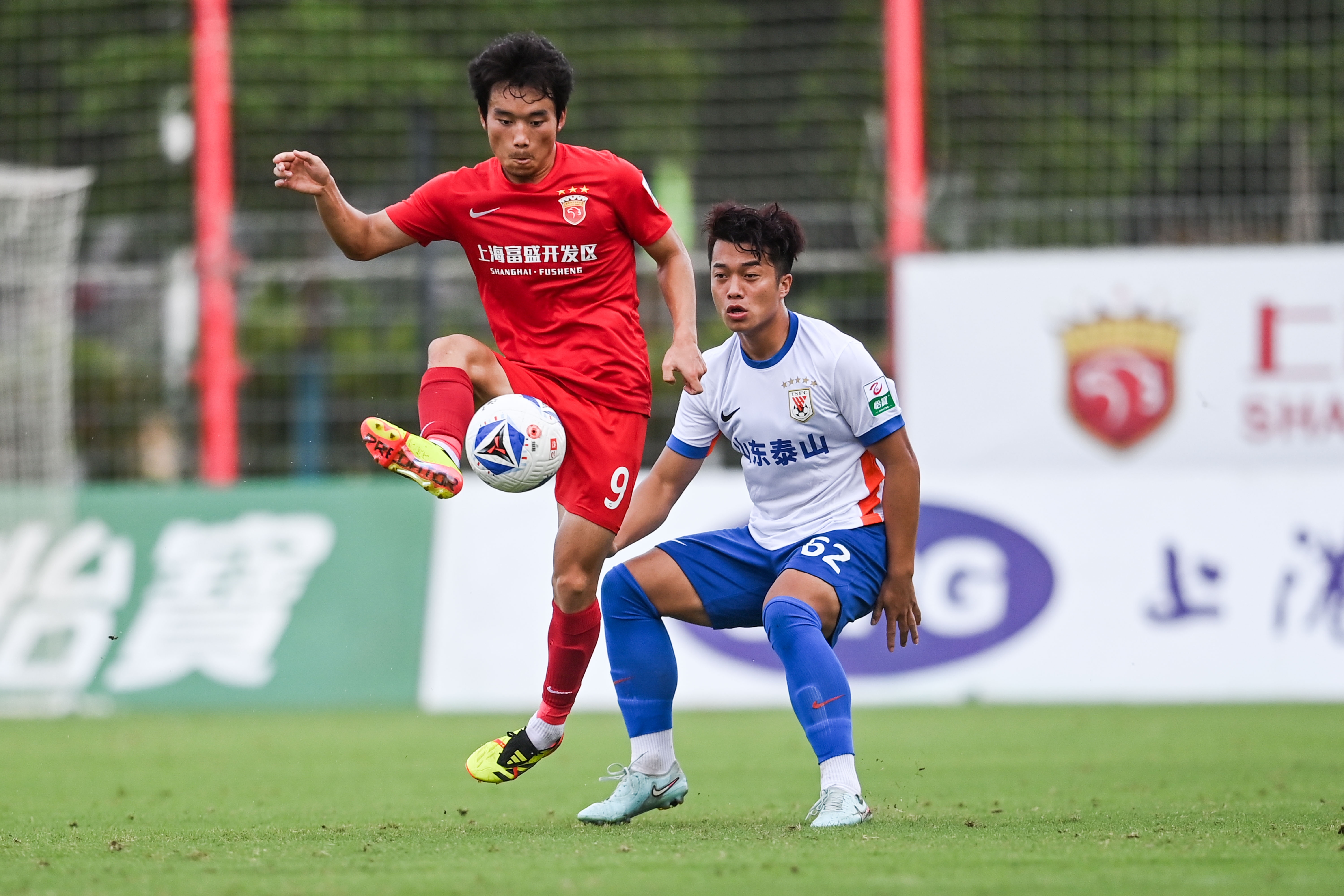 上海久事训练开放日，赛后豪取连胜引欢呼，足总杯在即，更衣室氛围转暖